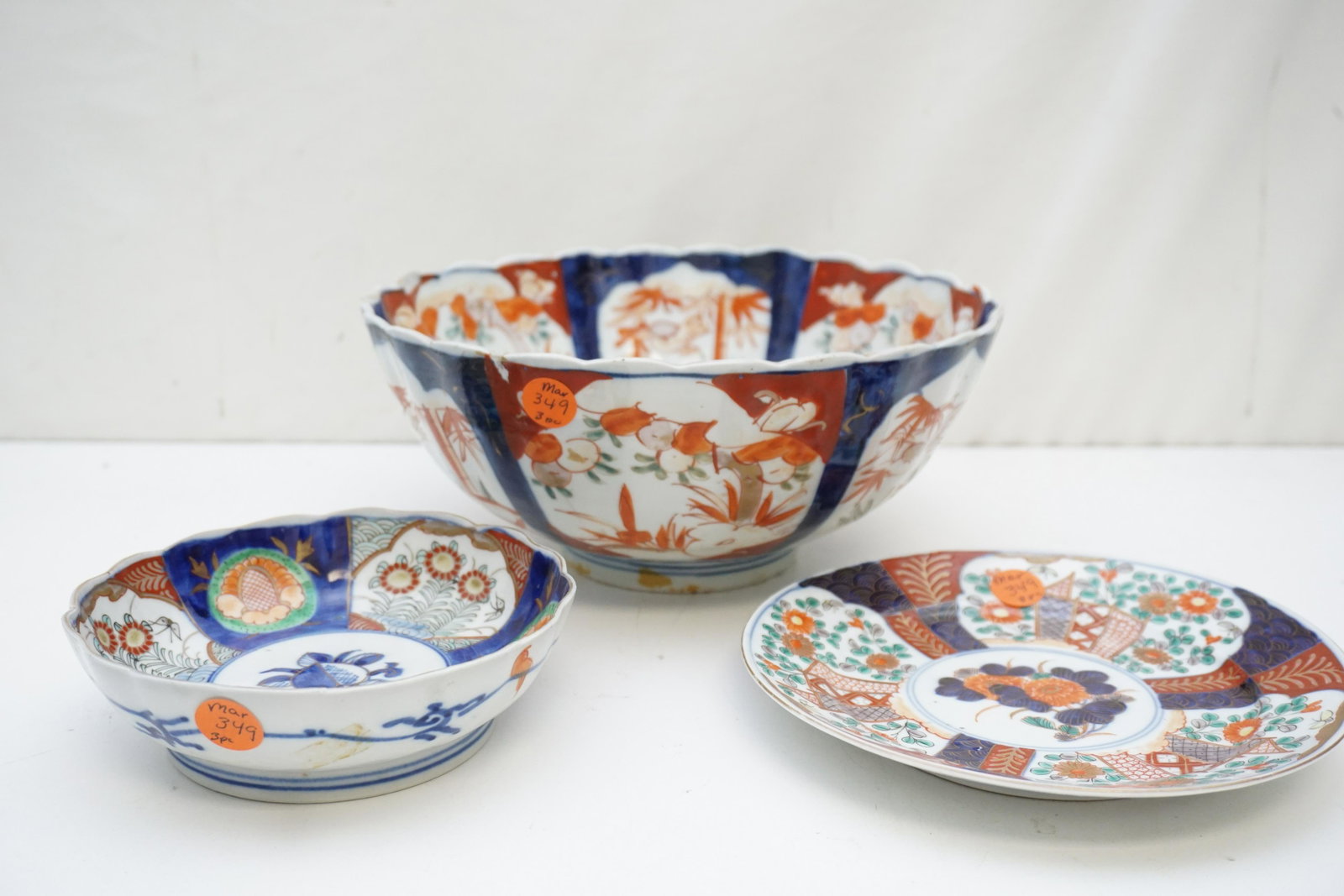 3 pc ANTIQUE / VINTAGE IMARI BOWLS - PLATE: 3 Antique / Vintage Hand Painted Imari Bowl 9 1/2"x9 1/2"x4, chips. Bowl 6"x6"x1 3/4". Plate 7 1/4". Weight on all combined 4 pds 13 oz. PROVENANCE: A Private Charleston SC Estate