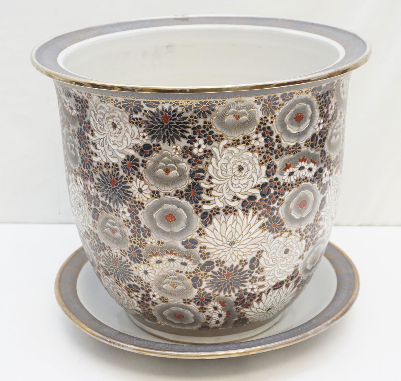 LARGE JAPANESE SATSUMA CHRYSANTHEMUM PLANTER (1 of 11)