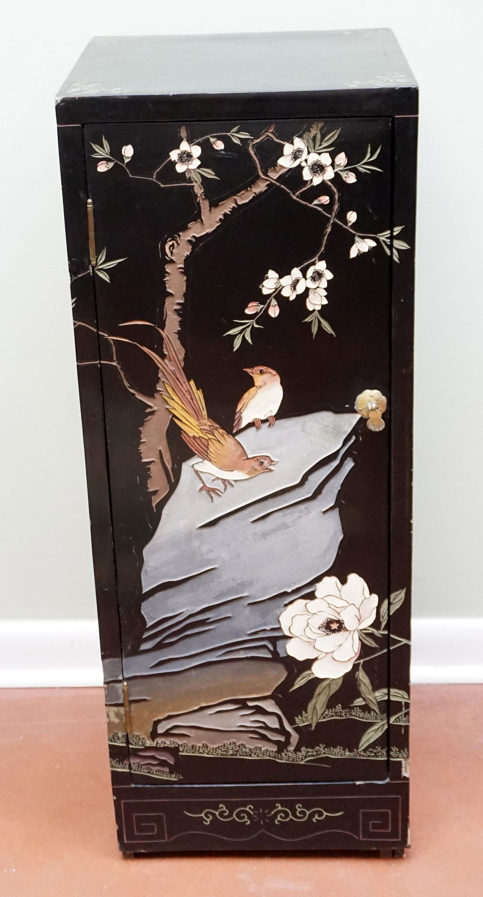 JAPANESE LACQUERED INLAID STAND (1 of 10)