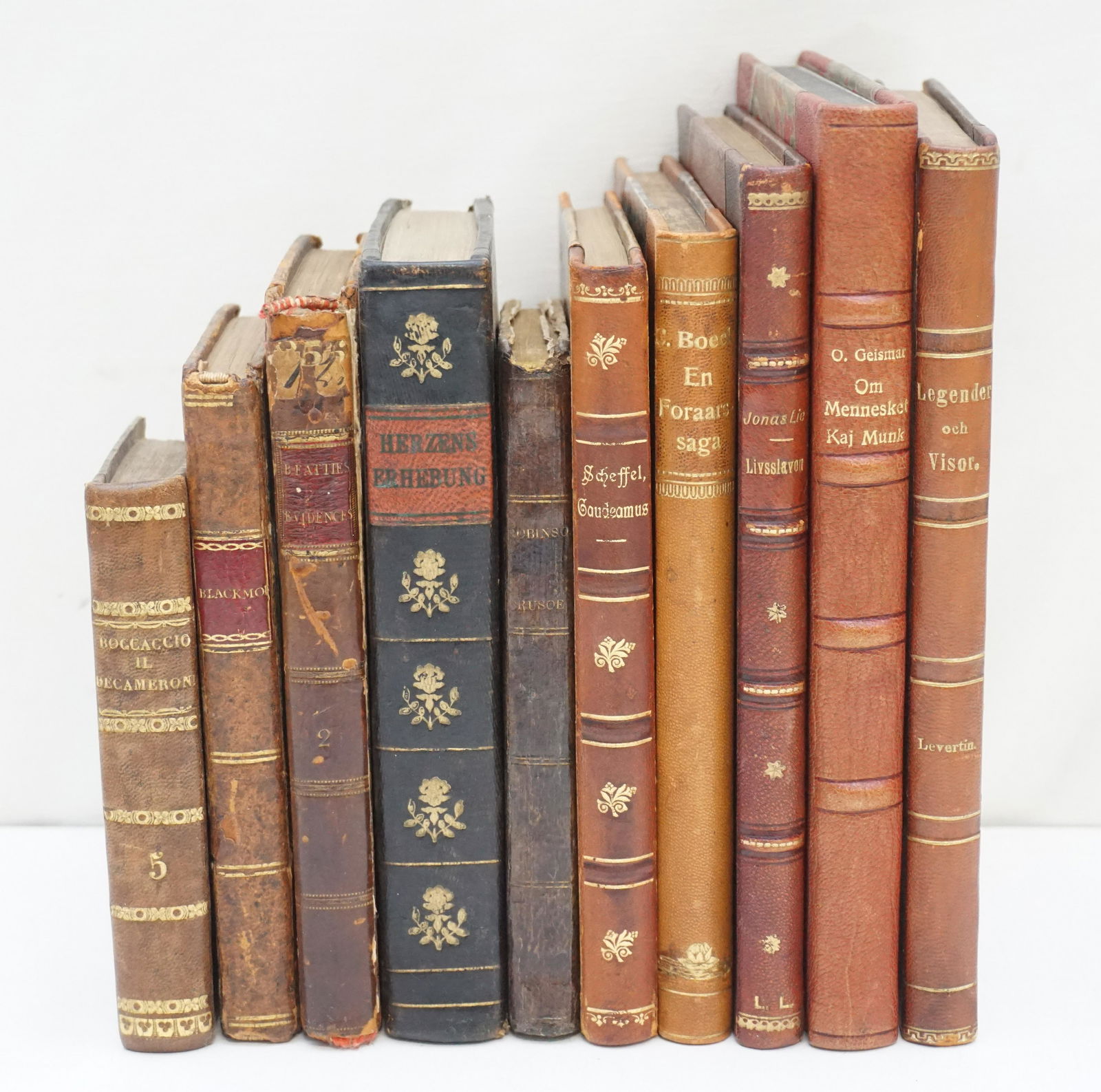 10 ANTIQUE COLLECTIBLE BOOKS (1 of 9)