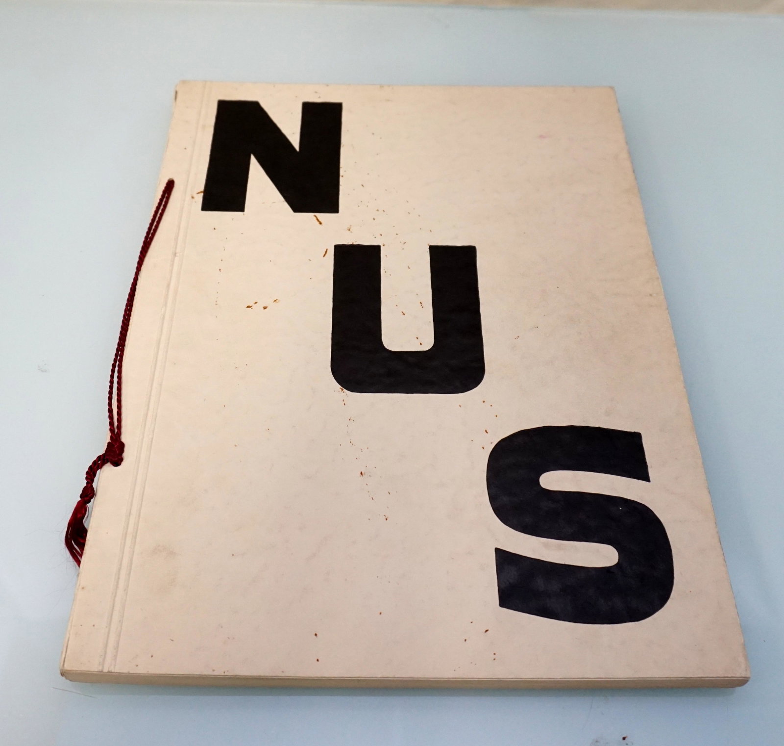 MASCLET, DANIEL (1892-1969) NUS 1933 NUDES: Daniel Masclet (1892-1969) Publisher of NUS, La Beaute de la Femme. A French Paris Salon collection of nude female photography published circa 1933. Quarto, original cream cover. First edition of the 