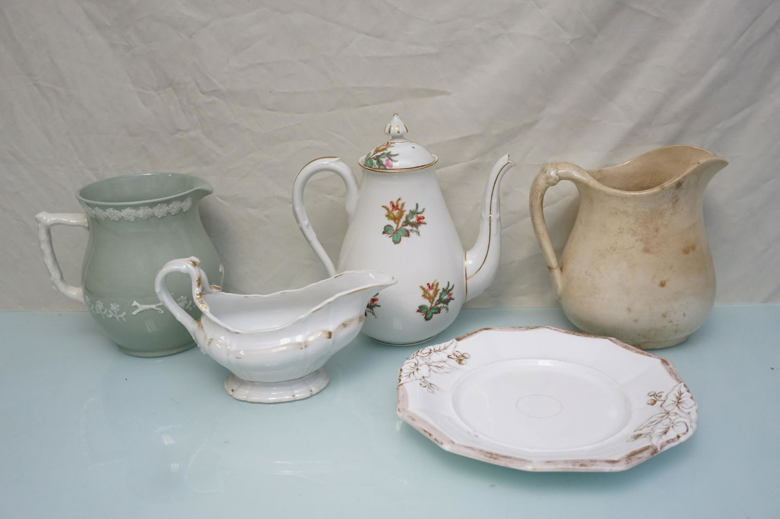 4 PC VINTAGE/ANTIQUE PORCELAIN COFFEE - GRAVY - JUGS (1 of 14)