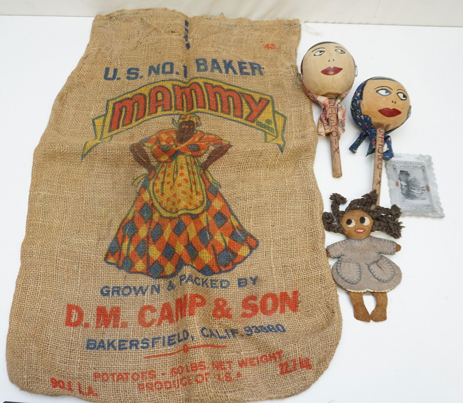 5 pc BLACK MEMORABILIA WORLD'S FAIR - MARACAS + (1 of 6)