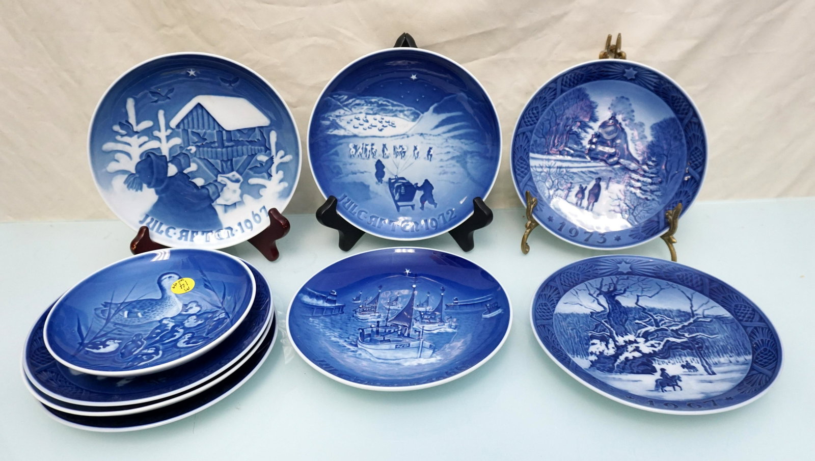 9 BING & GRONDAHL COLLECTIBLE PLATES: Nine (9) Vintage Collectible Bing & Grondahl Collectible Plates.. Largest 7 1/4". Weight combined 6 pds. PROVENANCE: A Charleston Private Estate.