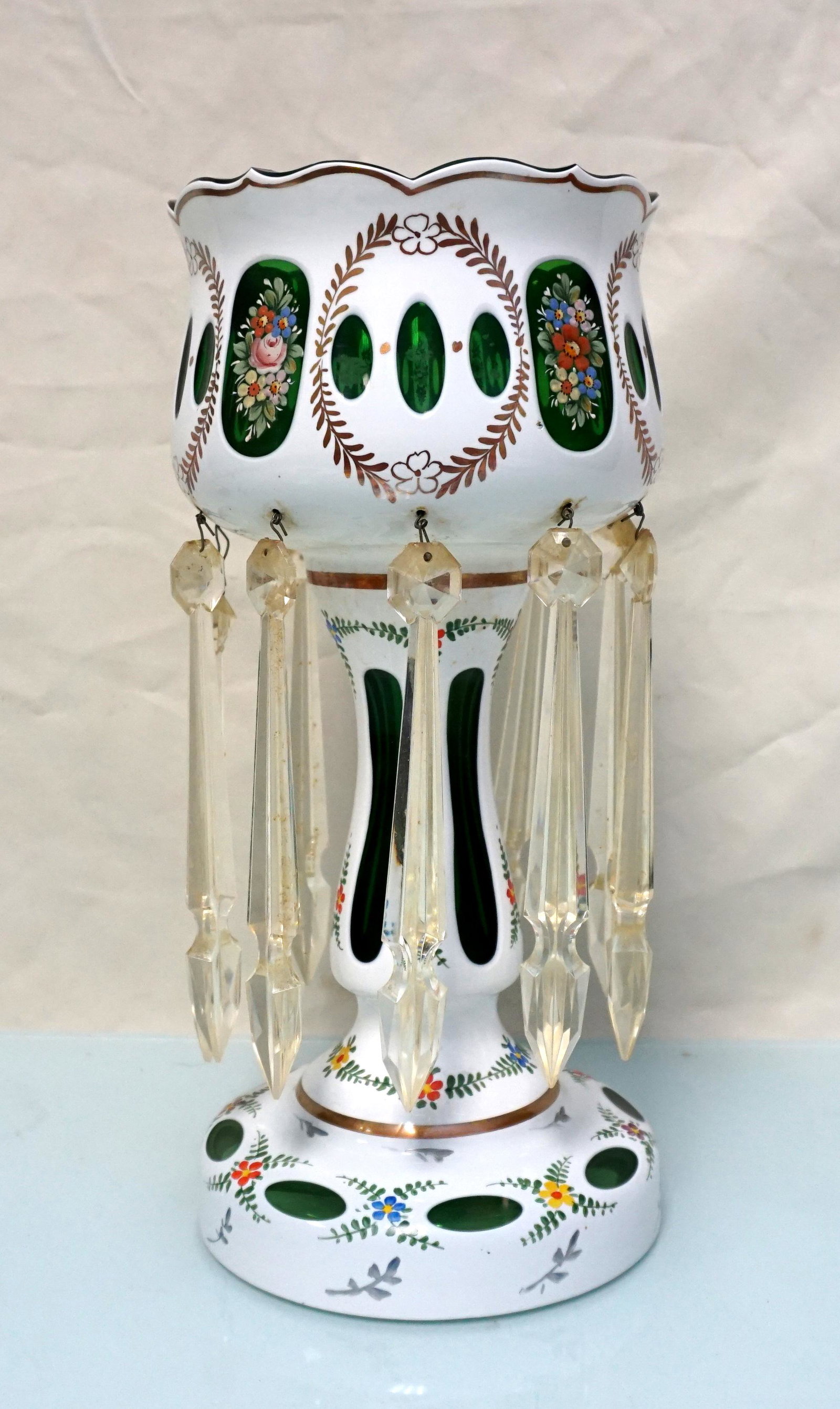 BOHEMIAN WHITE CUT TO EMERALD GREEN MANTLE LUSTER (1 of 7)