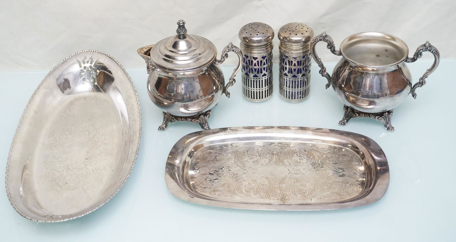 6 pc VINTAGE SILVERPLATE TRAYS SALTS + (1 of 7)