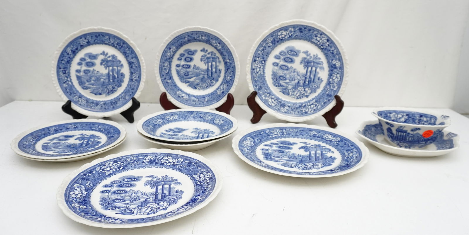 10 pc WARWICK TUDOR ROSE CHINA: 10 Piece Antique Warwick Tudor Rose Blue. Sauce Boat with attached Underplate. 3 Bowls 8" . 3 Salad 8". 2 Luncheon 9". 1 Dinner 9 3/4". Weight 7 pds 8 oz. PROVENANCE: A Charleston SC Private Estate.