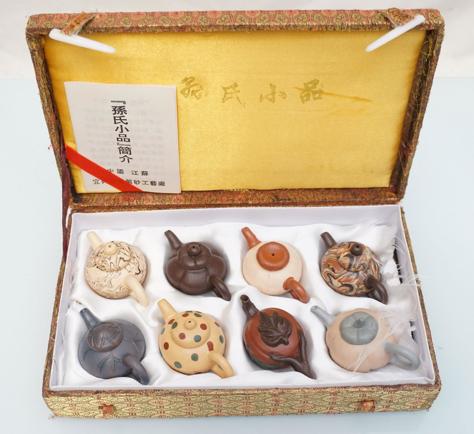 10 MINIATURE YIXING TEAPOTS IN BOX (1 of 4)