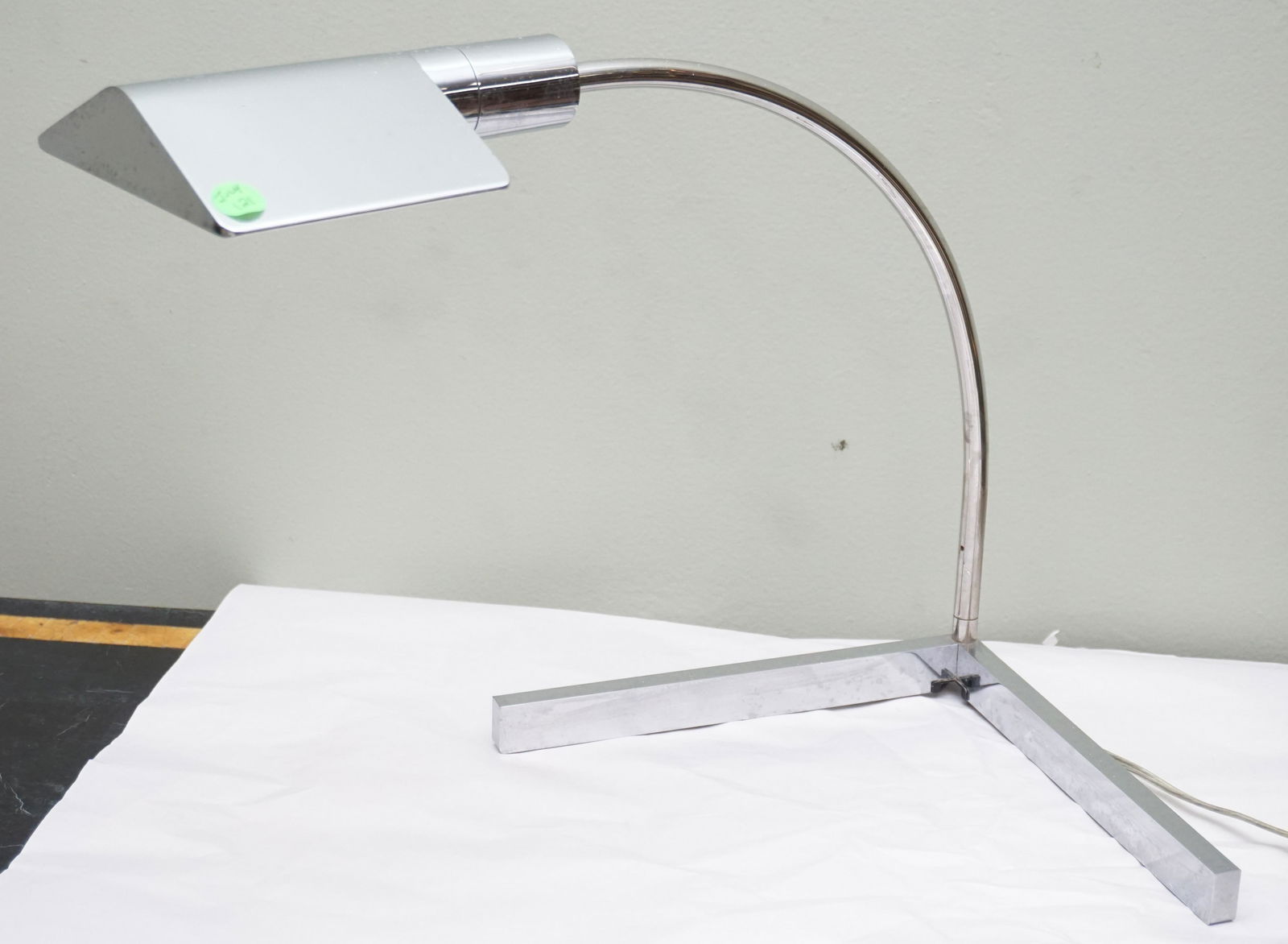 ORIGINAL MCM CEDRIC HARTMAN CHROME TABLE LAMP (1 of 5)