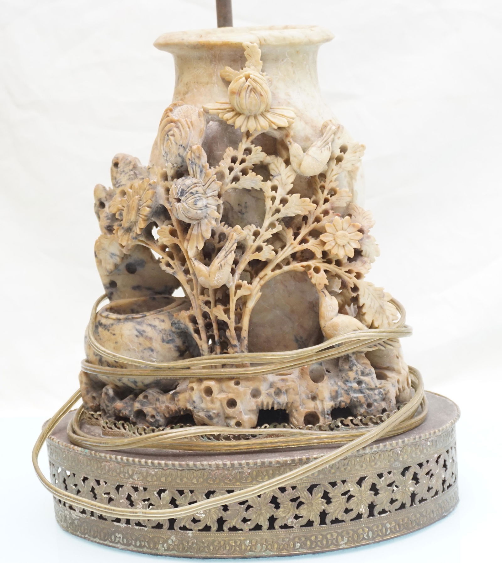 ANTIQUE CHINESE HAND CARVED TABLE LAMP (1 of 6)