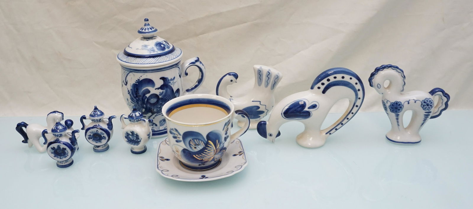 9 PC BLUE & WHITE RUSSIAN POTTERY (1 of 8)