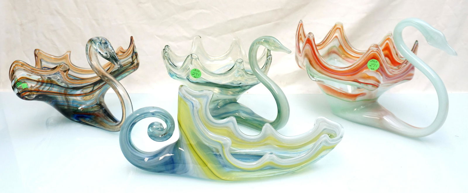 4 PC MCM OLD HICKORY / SOONER GLASS SWANS AND BOWL (1 of 7)