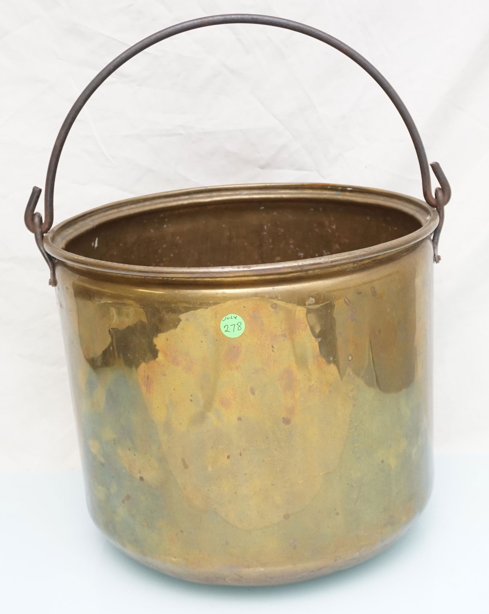 LARGE BRASS CAULDRON W IRON STRAPPING (1 of 6)