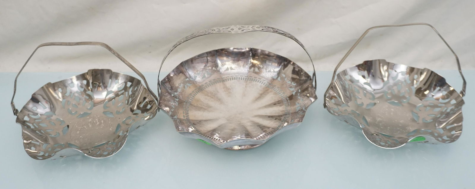 3 SILVERPLATE BRIDES BASKETS (1 of 6)
