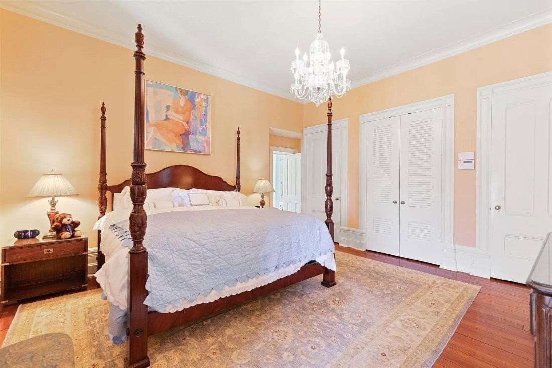 THEODORE ALEXANDER MIDDLETON RICE BED KING (1 of 7)