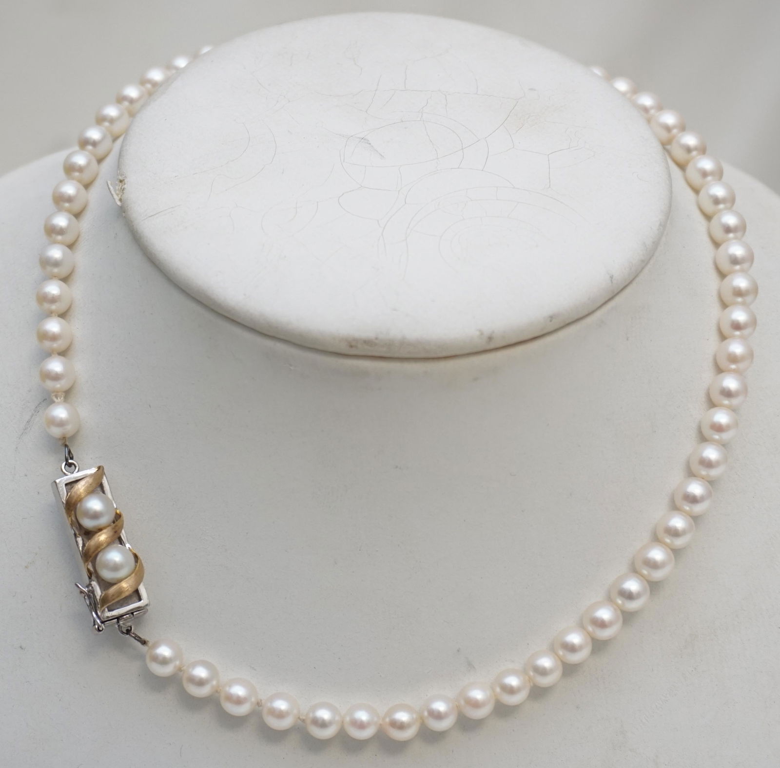 ESTATE 16" CULTURED PEARL NECKLACE (1 of 5)