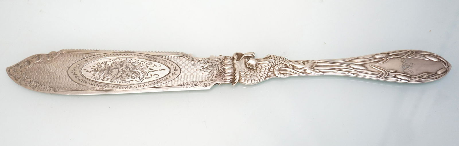 COIN SILVER DOLPHIN ALBERT COLES CAKE KNIFE (1 of 7)