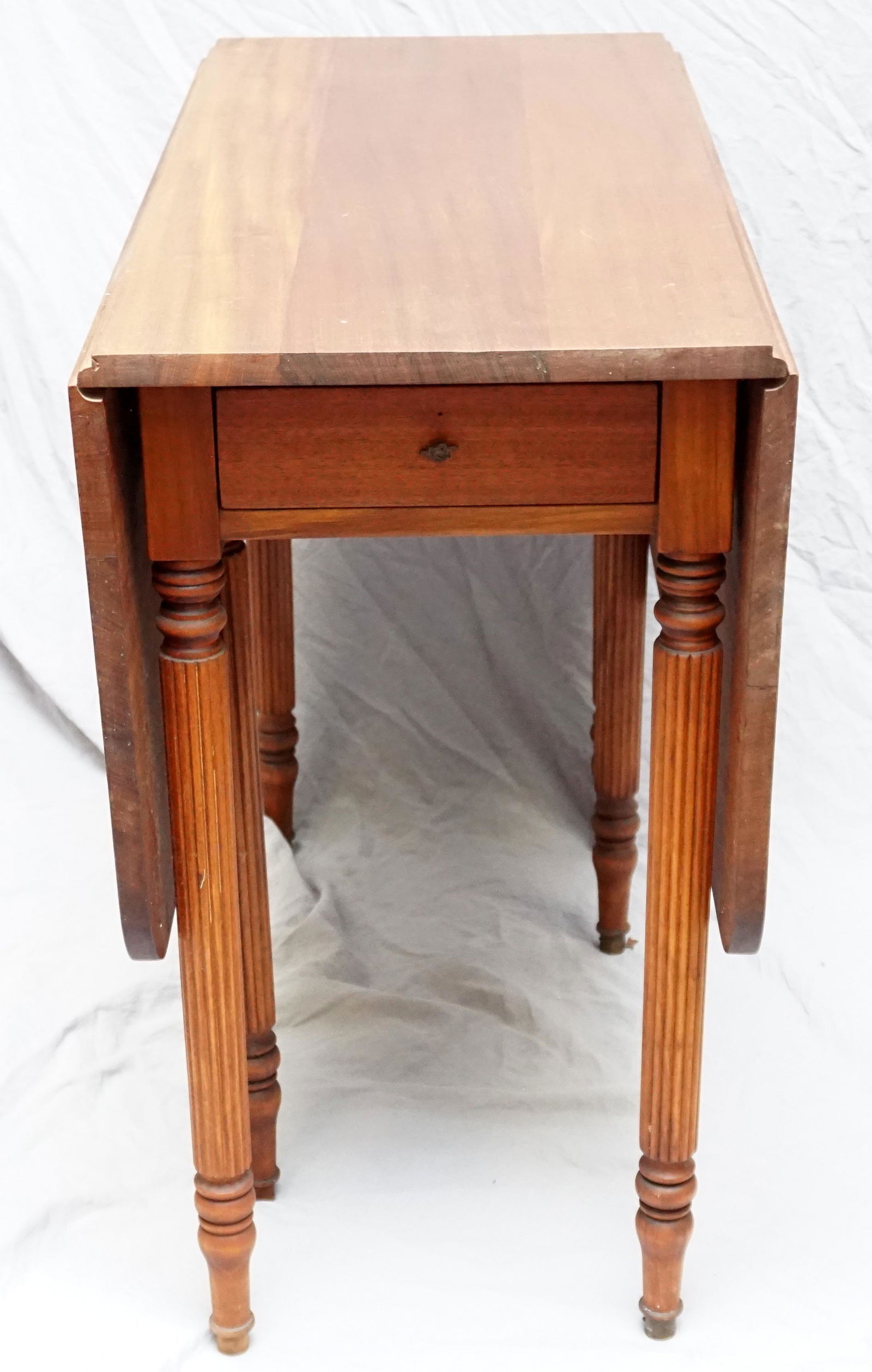 ANTIQUE SHERATON PEMBROKE TABLE (1 of 9)