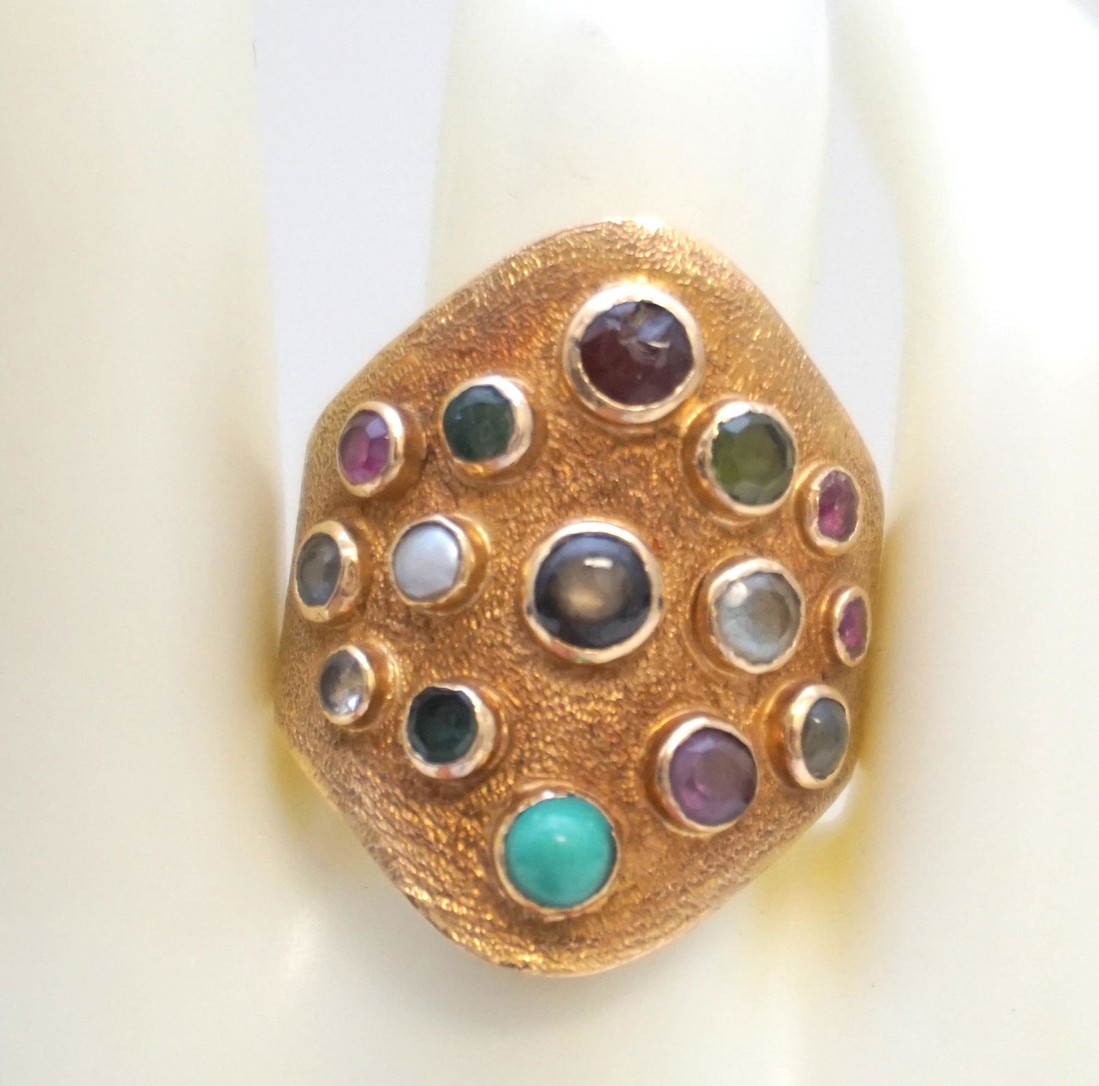 ESTATE 18KT GOLD MCM DESIGNER MULTI STONE RING (SZ 8) (1 of 4)