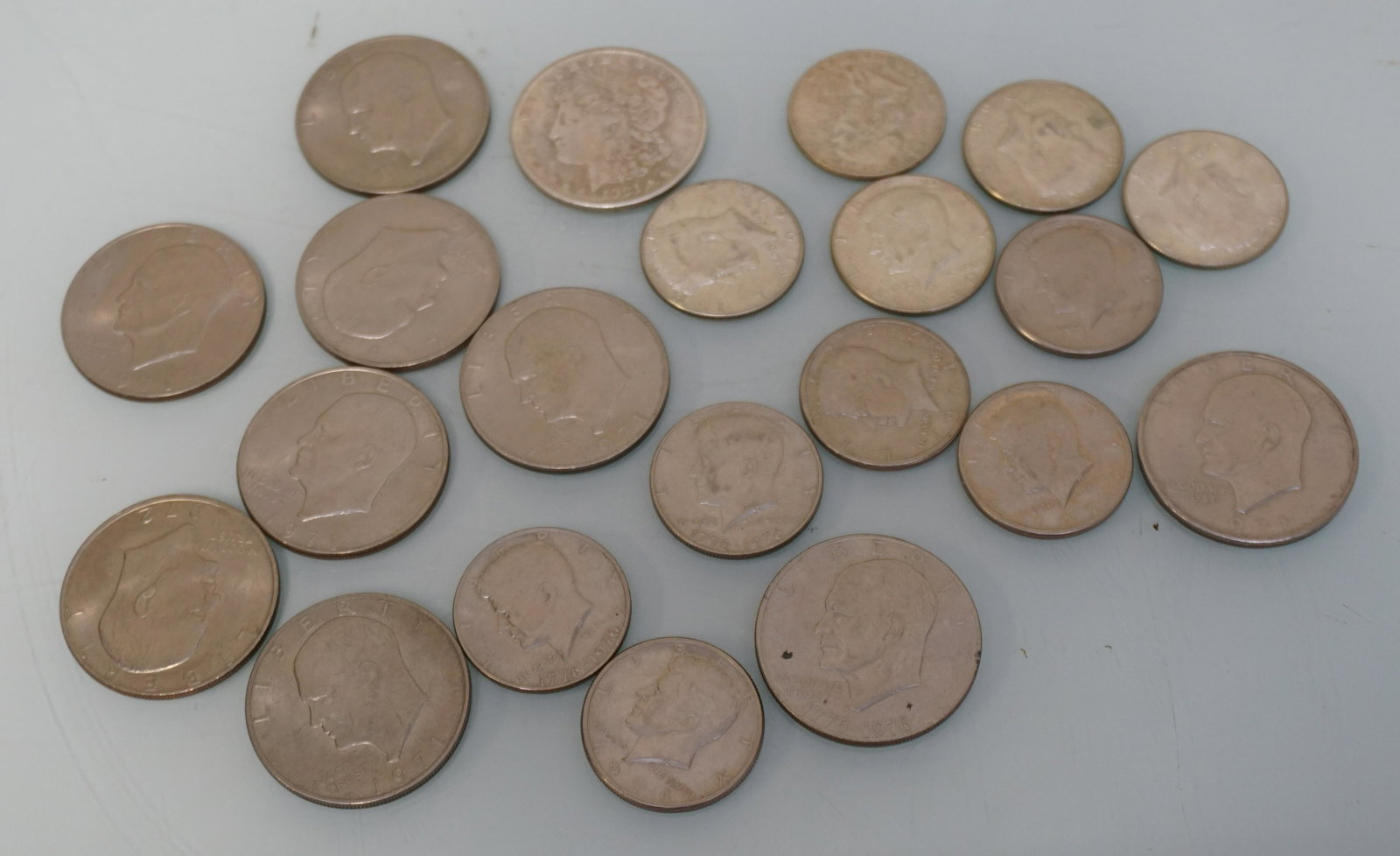 21 AMERICAN SILVER DOLLARS & HALF DOLLARS (1 of 4)