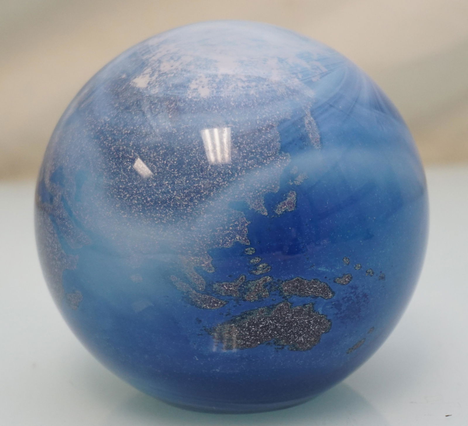 LUNDBERG STUDIOS LARGE WORLD PAPERWEIGHT 1989 (1 of 5)