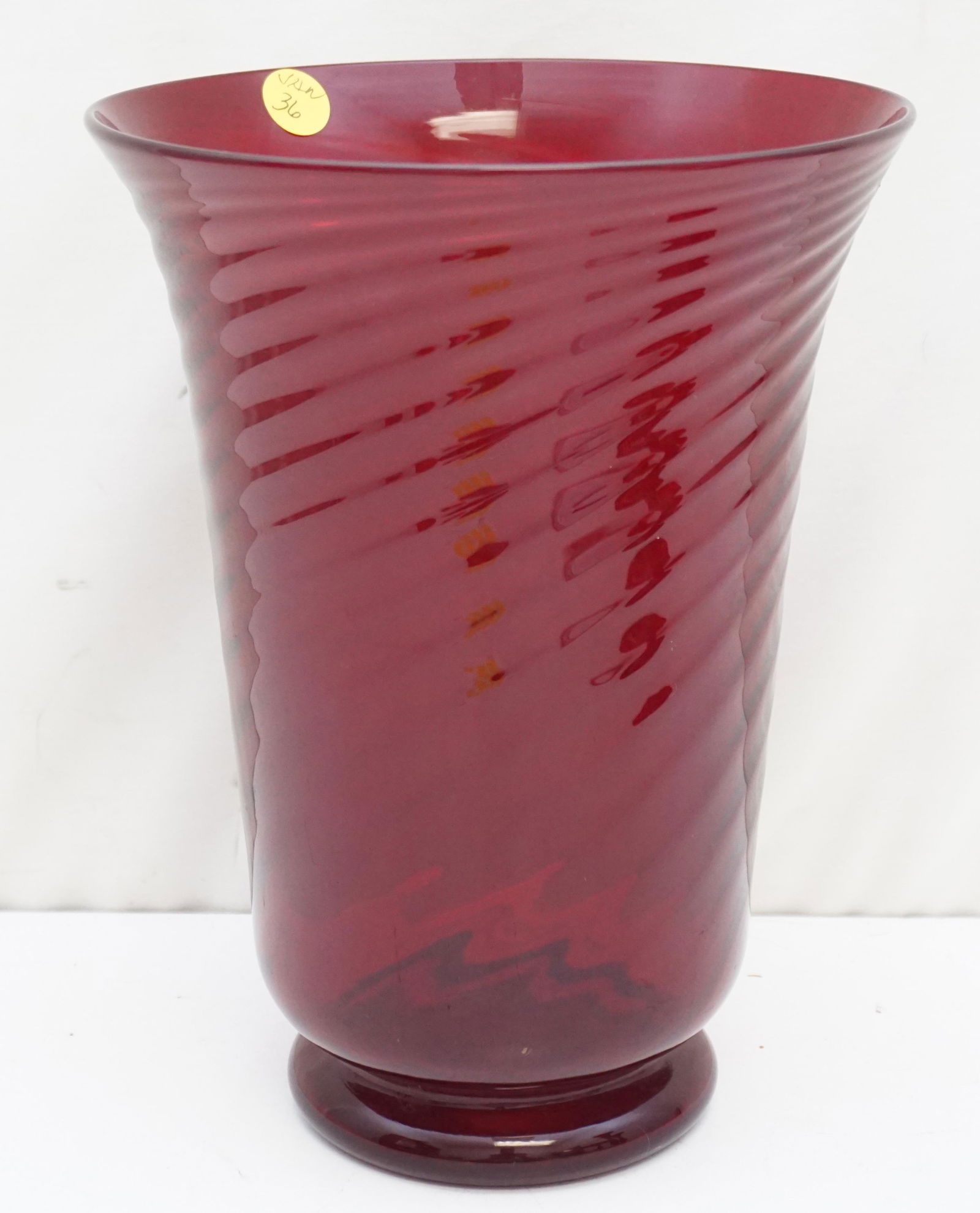 STEUBEN CARDER ERA LARGE SELENIUM RED OPTIC SWIRL GLASS VASE (1 of 5)