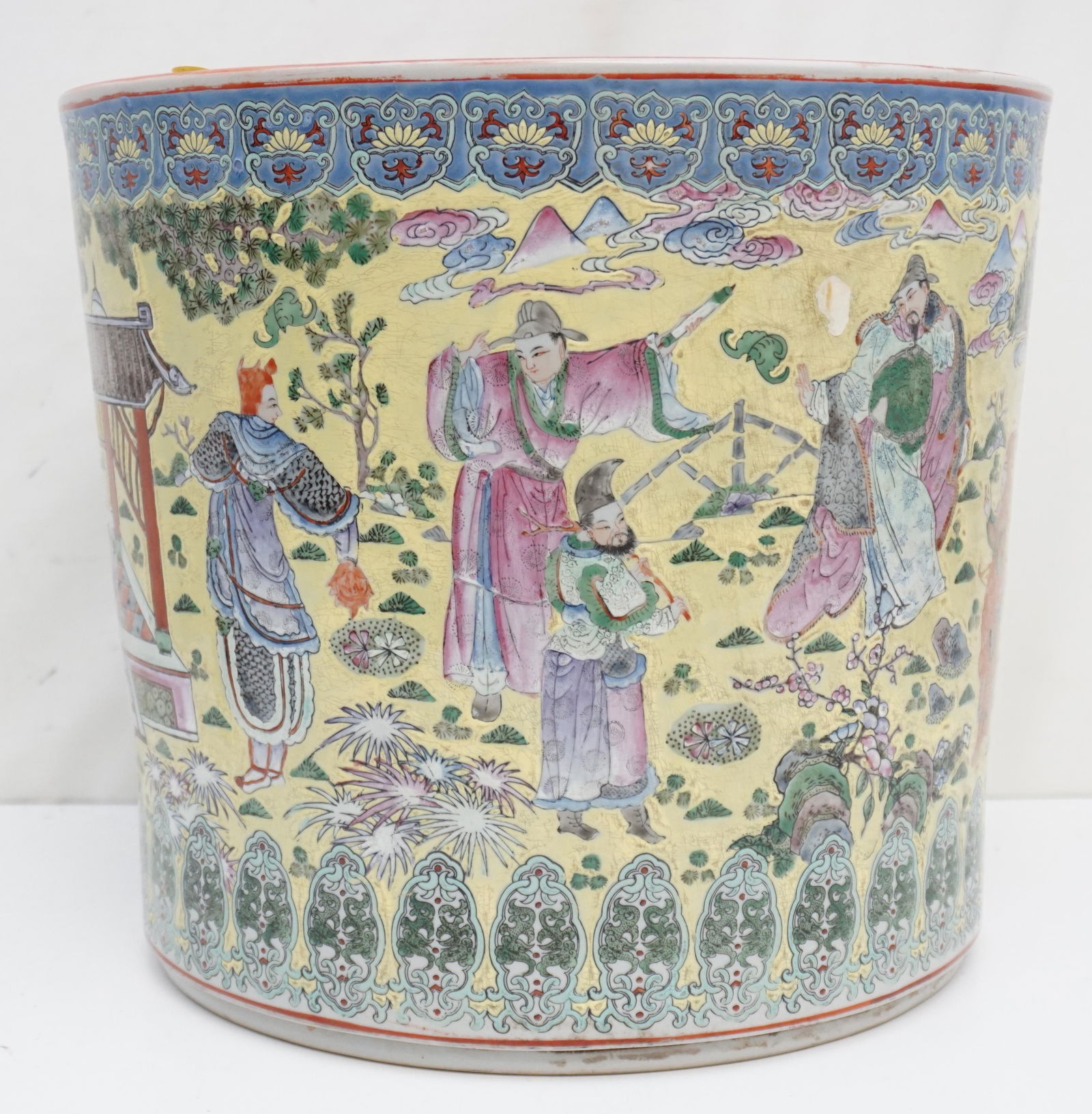 LARGE CHINESE POLYCHROME PORCELAIN PLANTER (1 of 9)