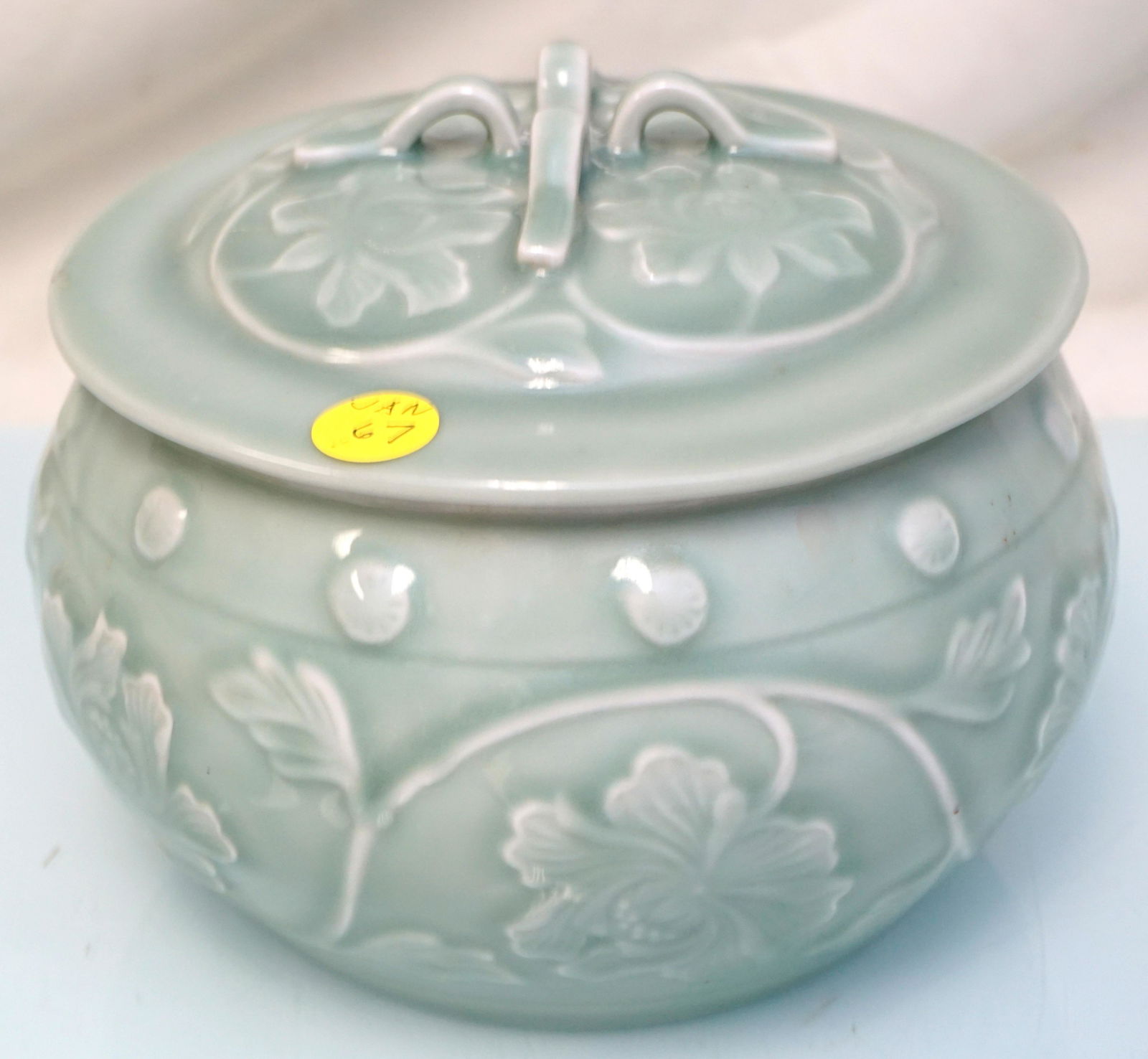 CHINESE CELADON COVERED POT (1 of 5)