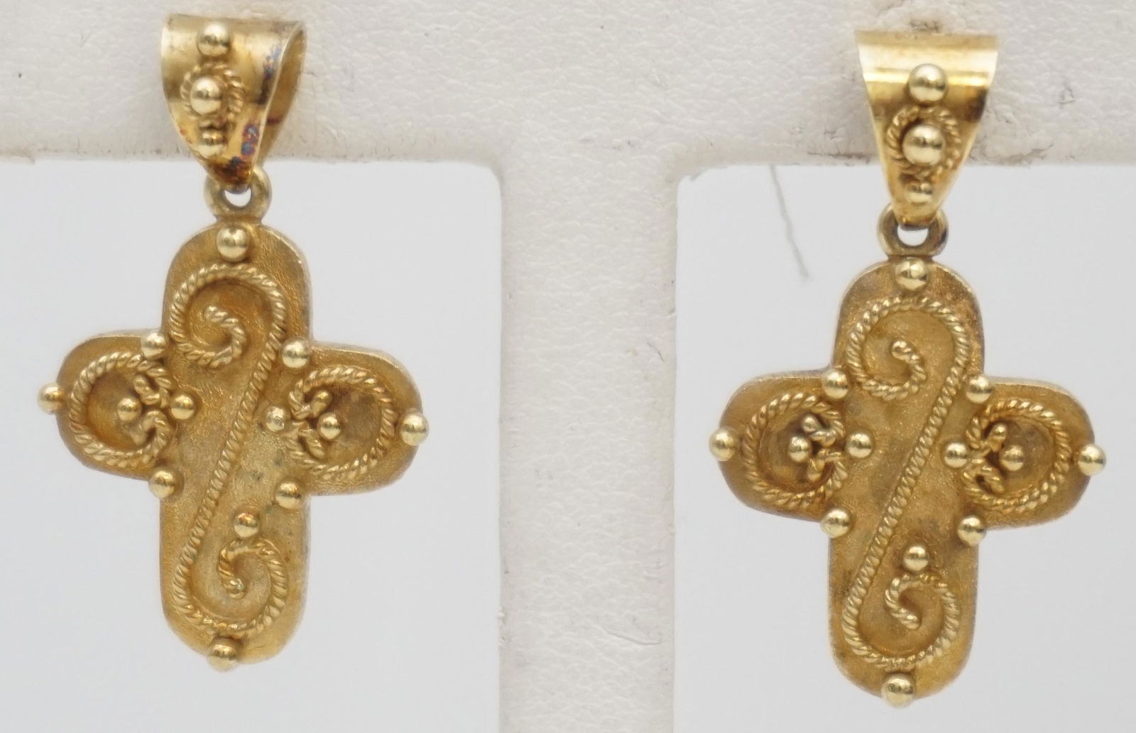 18KT GOLD CROSS EARRINGS (11.05 G) (1 of 2)