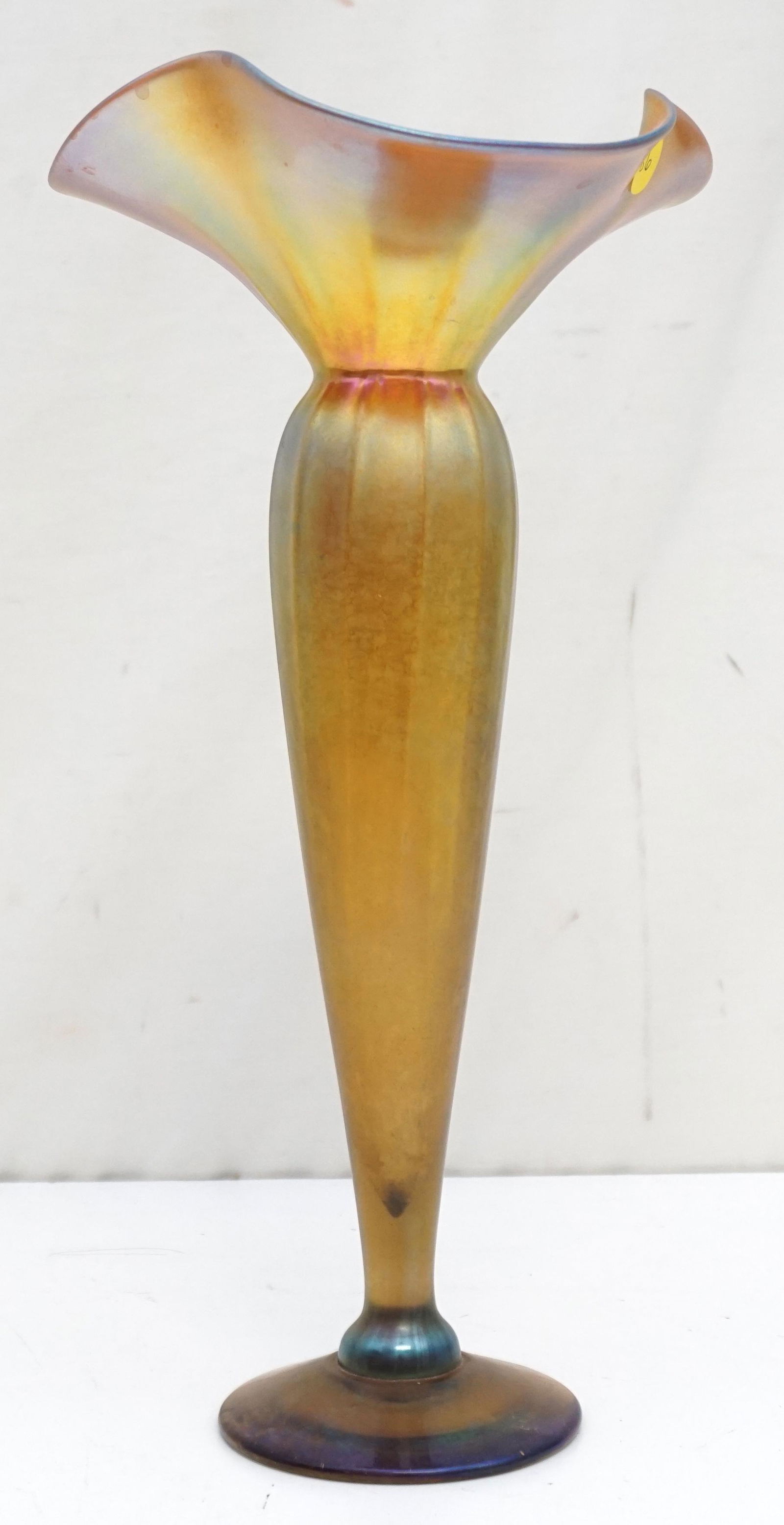 LUNDBERG STUDIOS IRIDESCENT ART GLASS VASE (1 of 8)