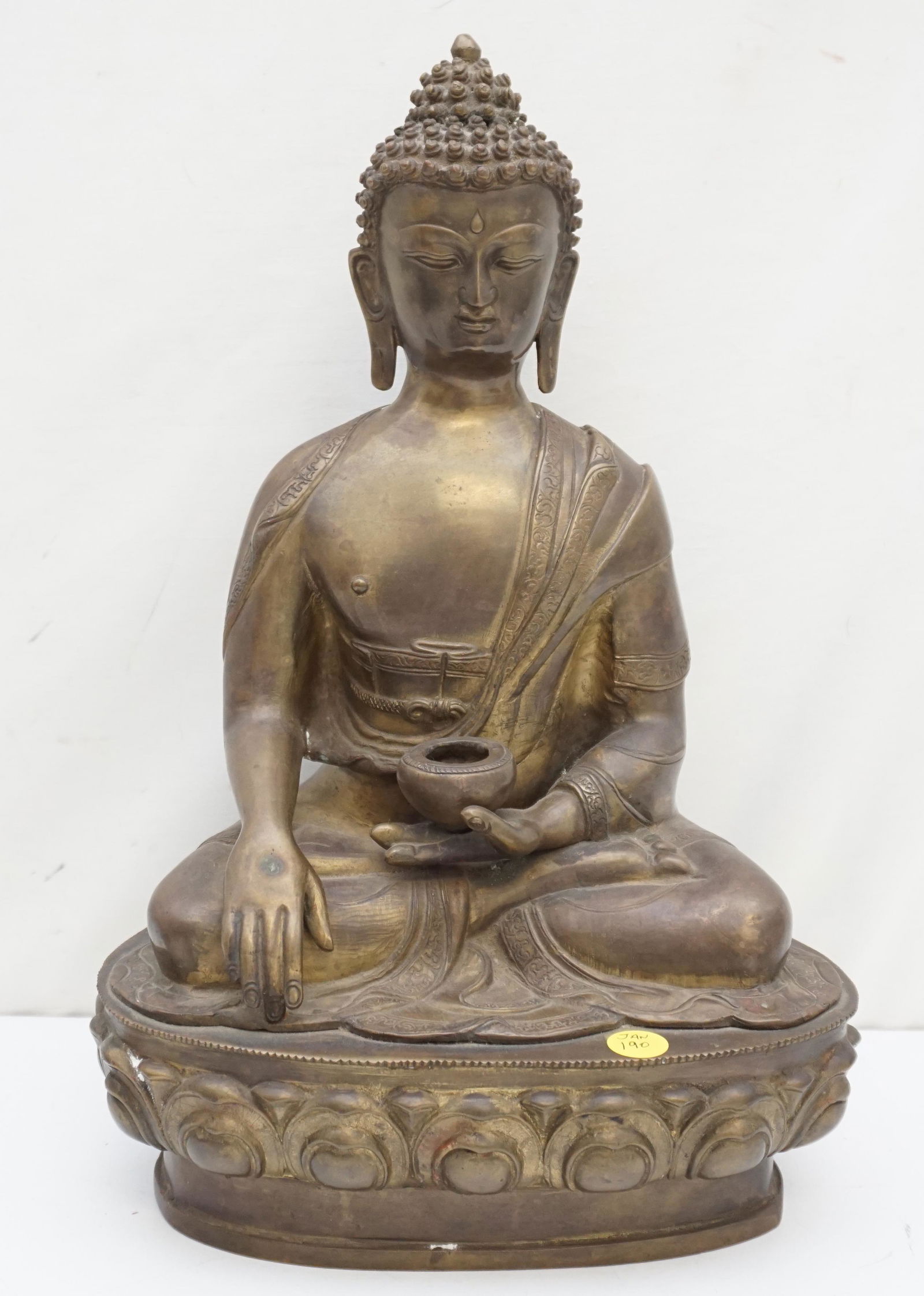 LARGE GILT BRONZE FIGURE OF BUDDHA STATUE (1 of 8)