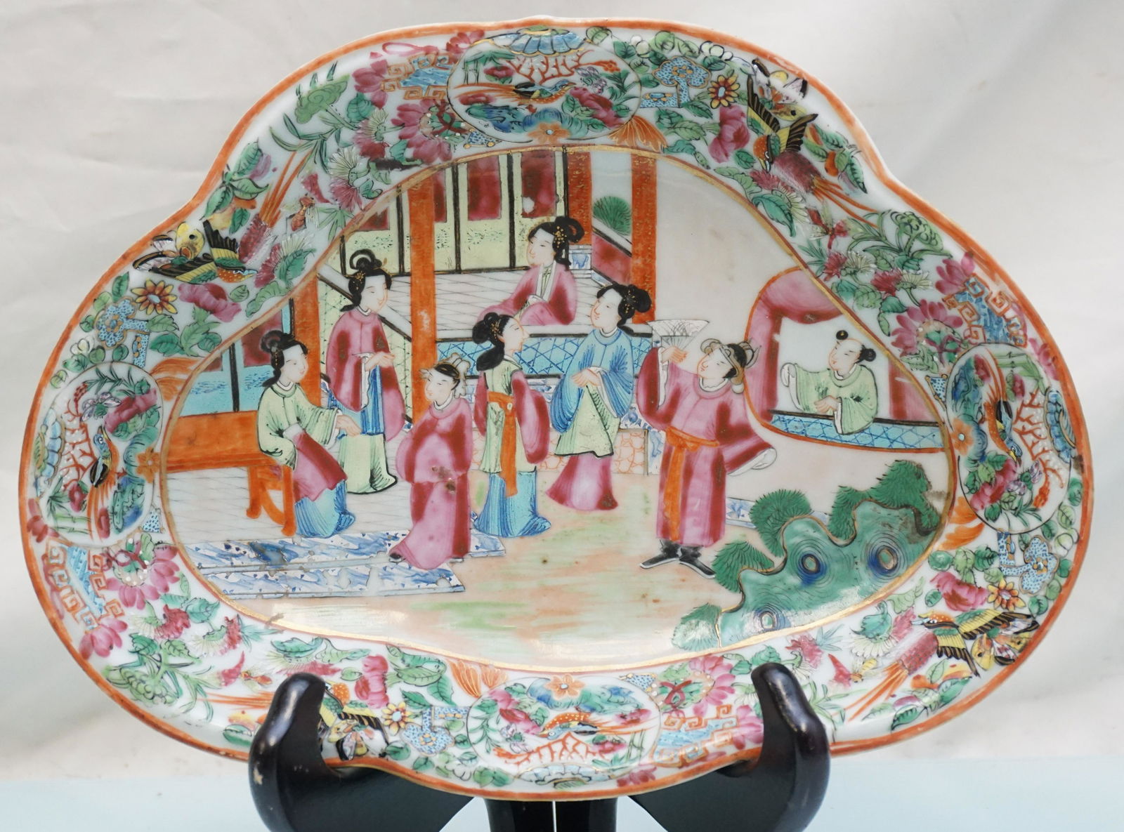 19TH C CHINESE EXPORT ROSE MANDARIN DISH (1 of 5)