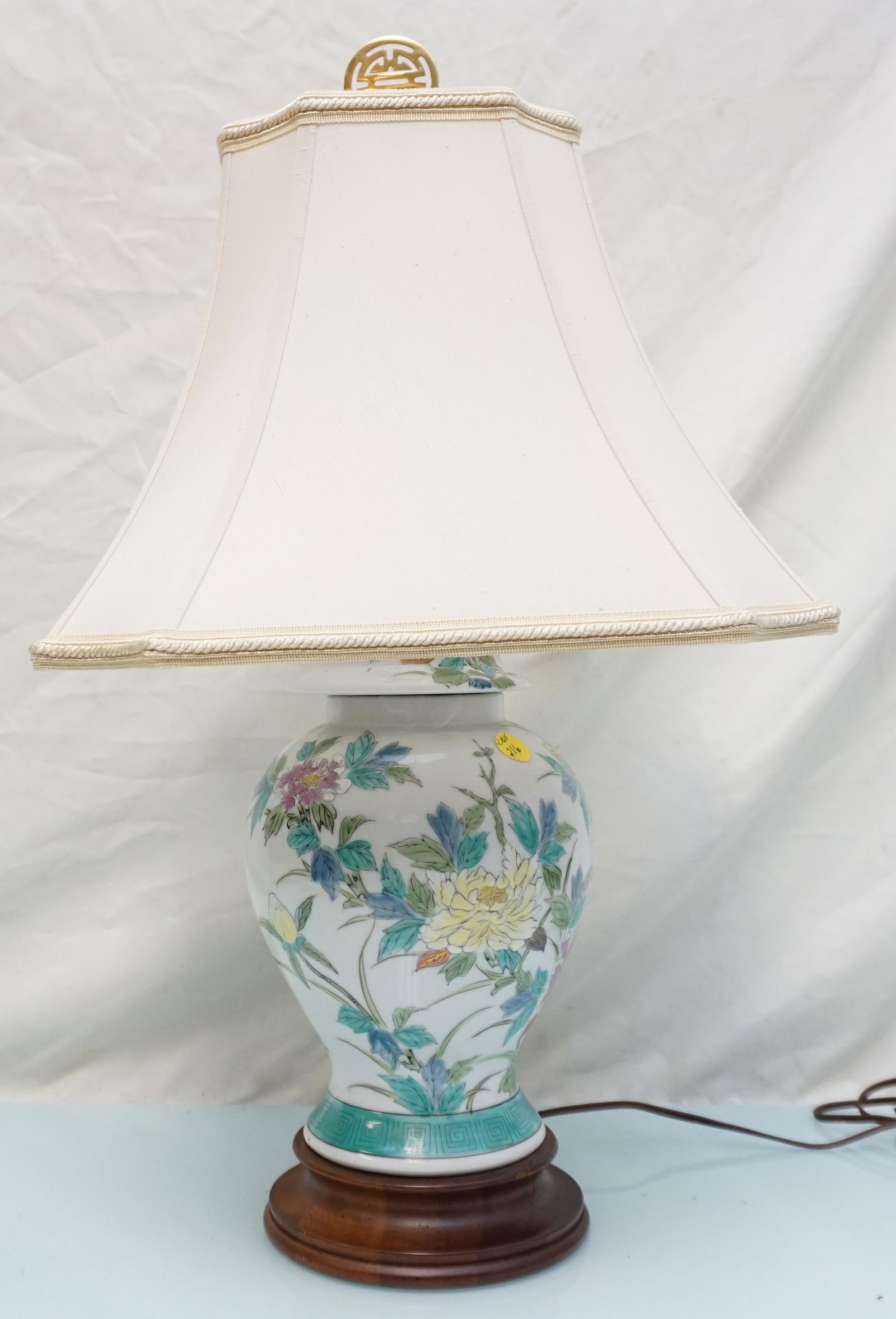 CHINESE PORCELAIN CHRYSANTHEMUM LAMP (1 of 3)