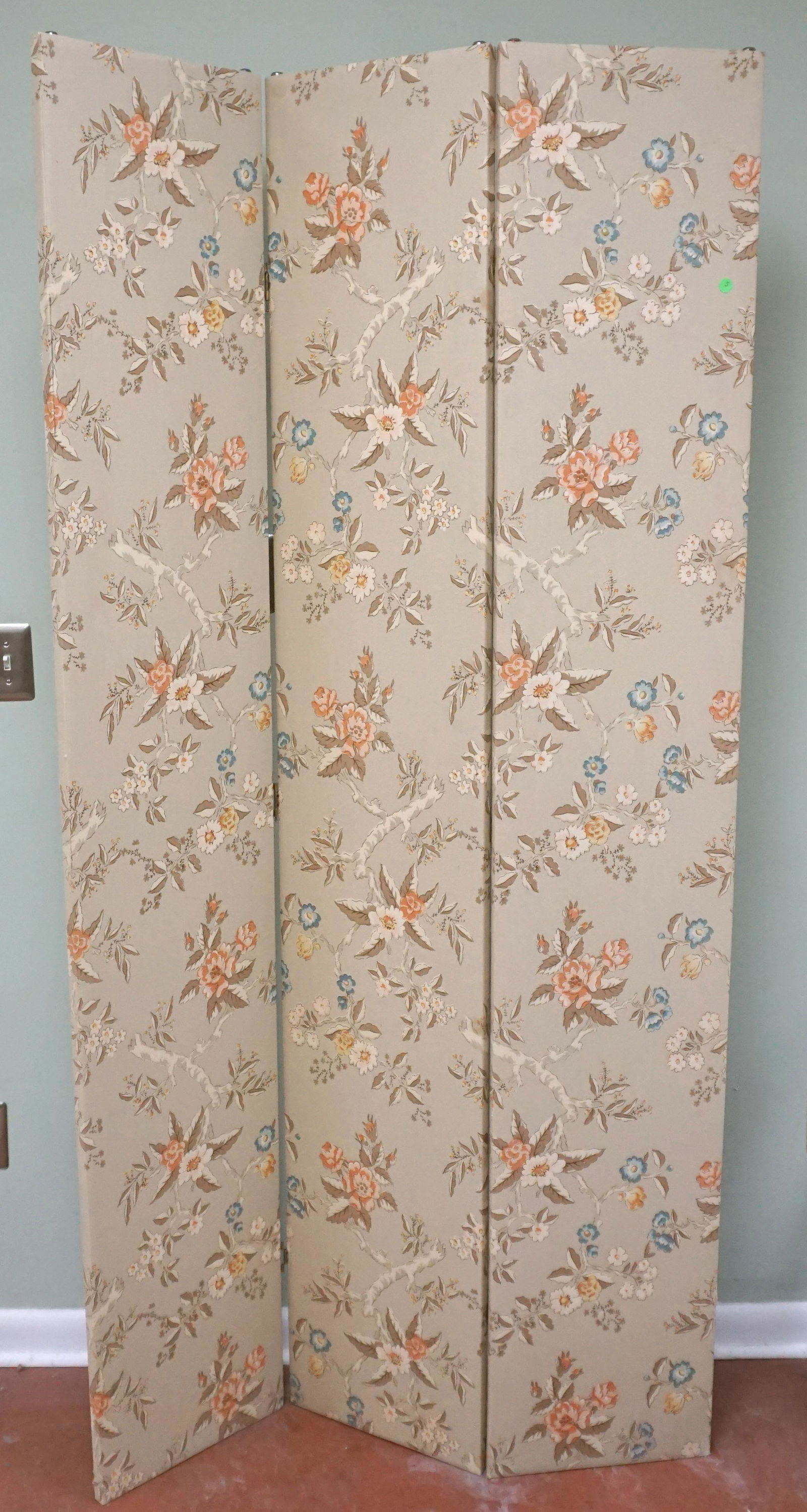 VINTAGE 3 PANEL FABRIC SCREEN (1 of 6)