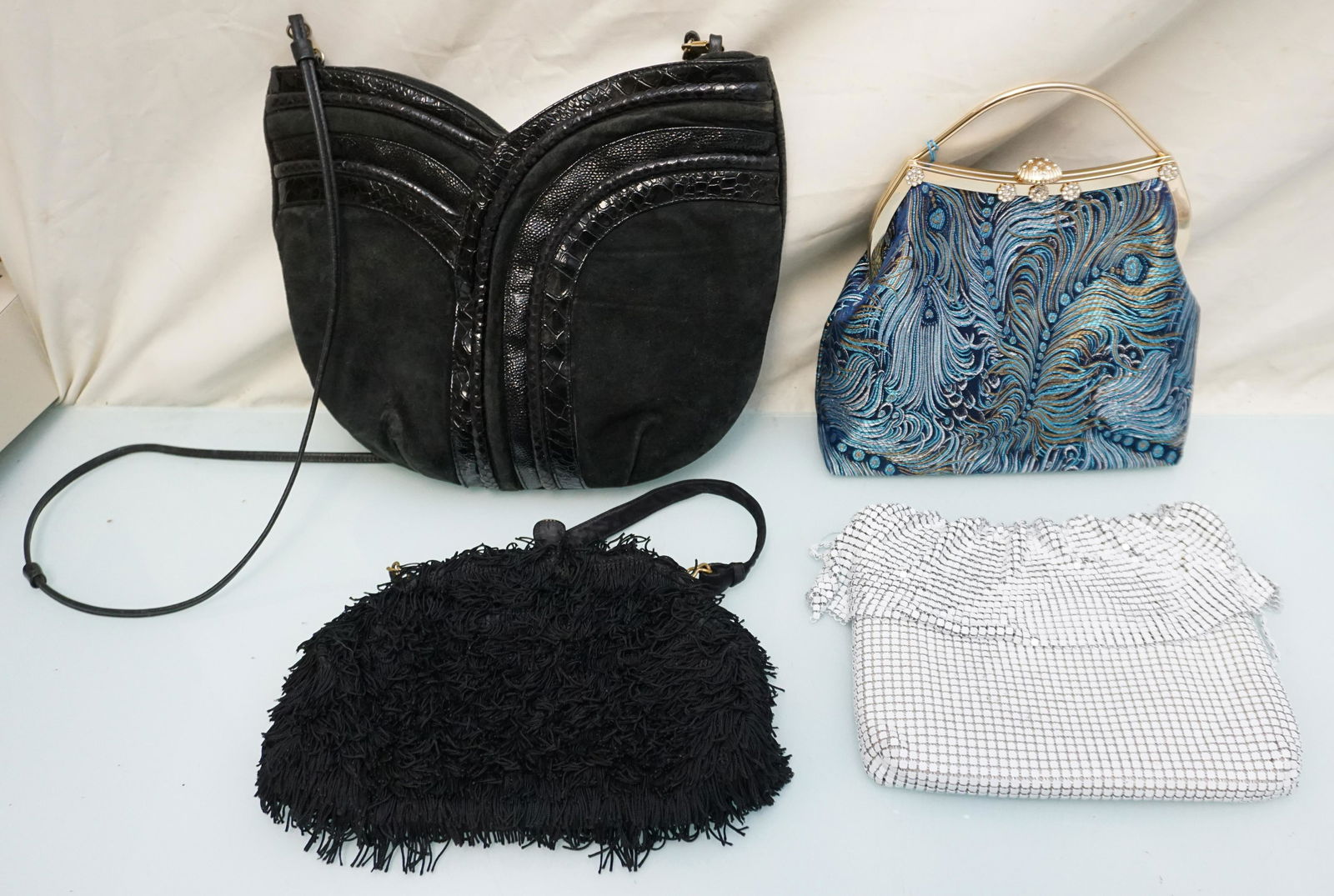 4 VINTAGE POCKETBOOKS (1 of 6)