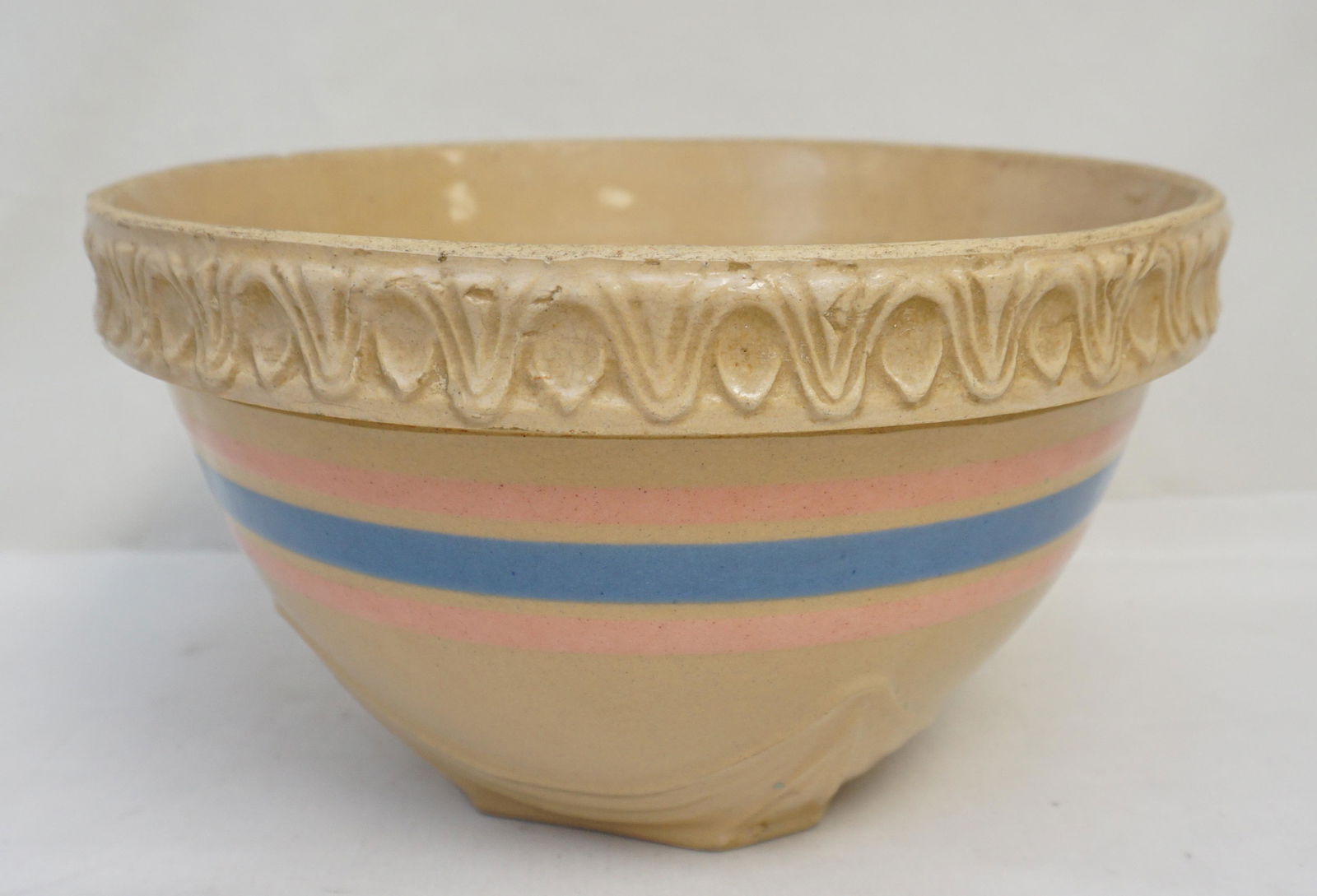 LARGE EARLY YELLOW WARE BATTER BOWL (1 of 8)
