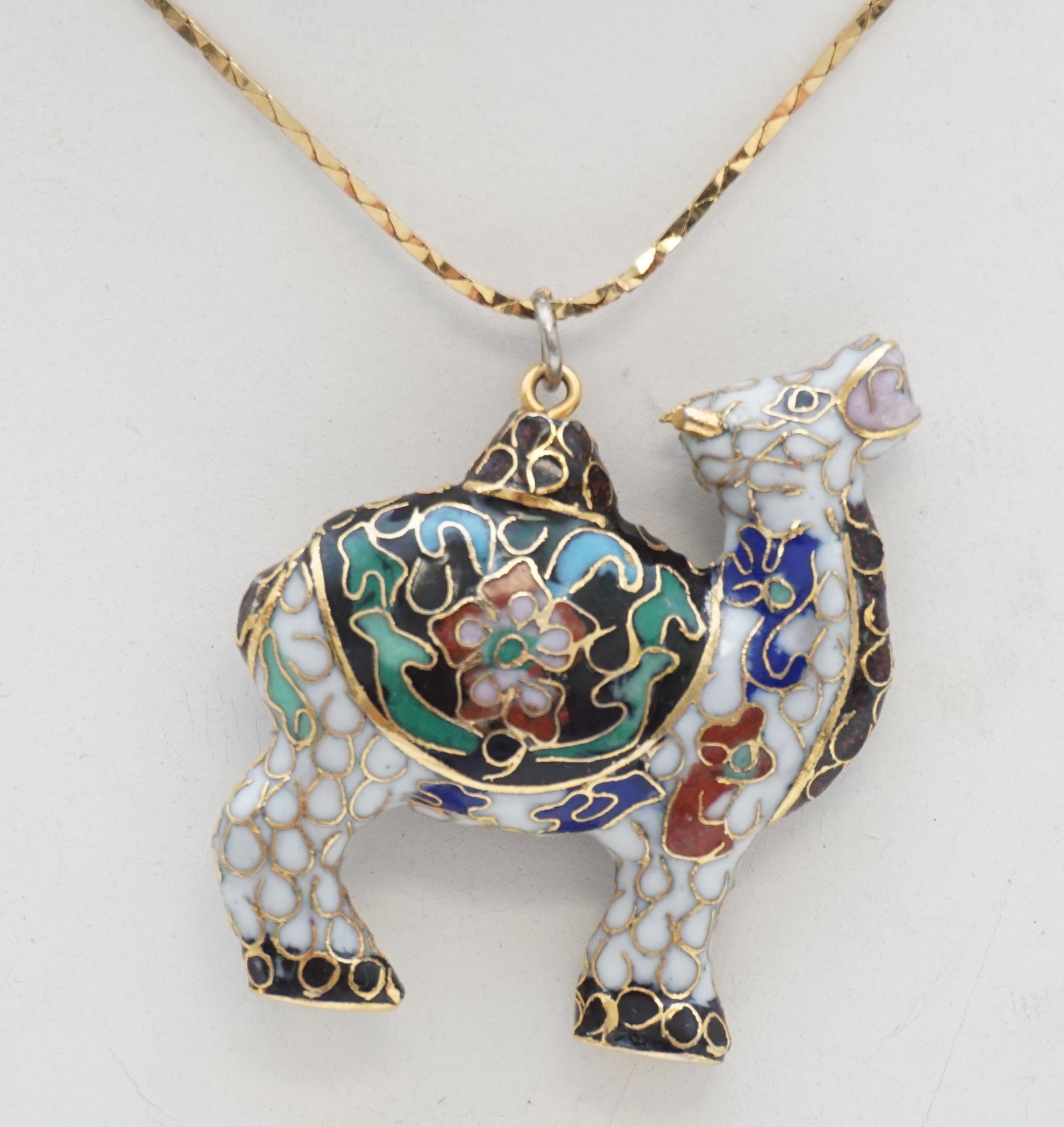 CLOISONNE CAMEL PENDANT NECKLACE (1 of 4)
