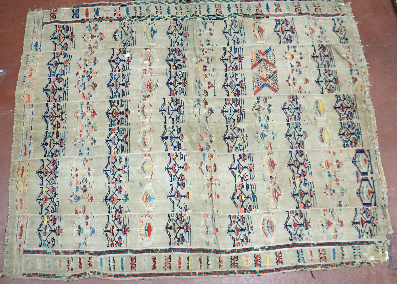 ANTIQUE TRIBAL MOROCCAN RUG (1 of 5)