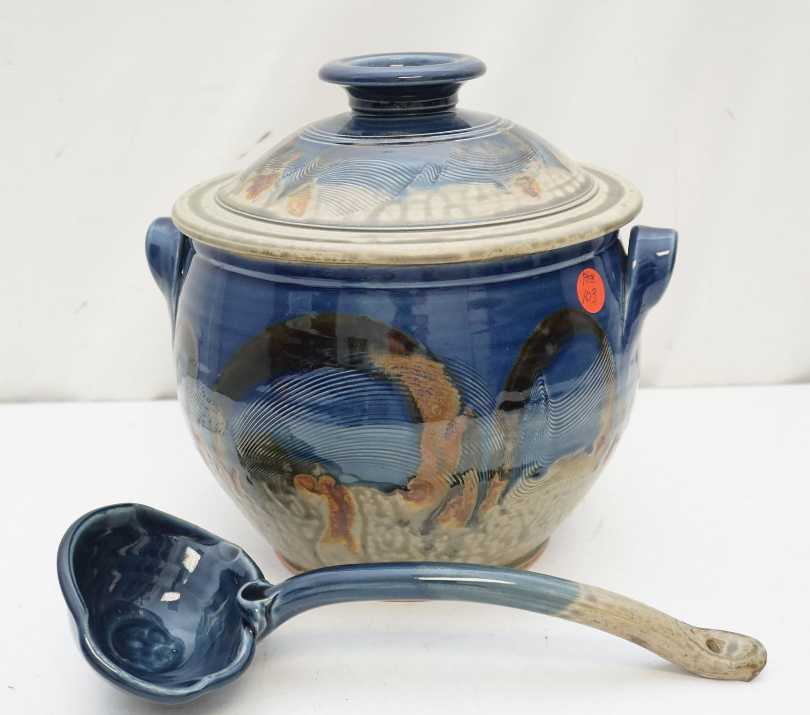 SIGNED STUDIO POTTERY BEAN POT / TUREEN (1 of 10)