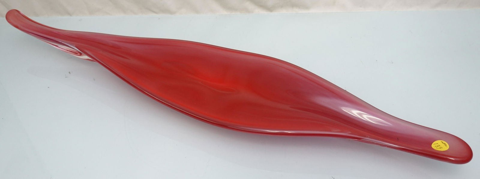 CONTEMPORARY TAYLOR BACKES WILL DEXTER BOWL: Large Taylor Backes Red Contemporary Art Glass Bowl by Artist Will Dexter. In 1961, William Dexter co-founded Taylor-Backes Studio with his wife Karla Trinkley. Dexter and Trinkley both received BFA d