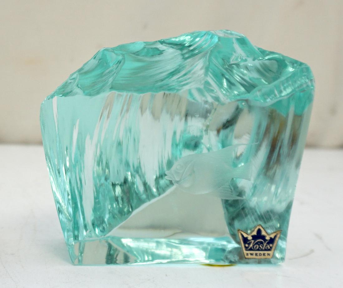MCM VICKE LINDSTRAND KOSTA BODA ICEBERG FISH: Victor "Vicke" Lindstrand (Swedish, 1904-1983) for Kosta Boda, 1960s handmade art glass sculpture In the form of a chiselled transparent green ice floe with etched angel fish. Original sticker in plac