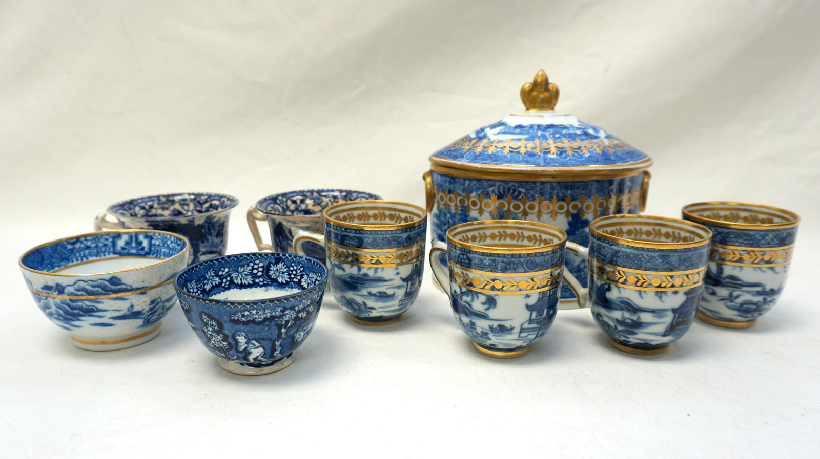 9 PC ANTIQUE BLUE & WHITE TEA CADDY & CUPS (1 of 12)