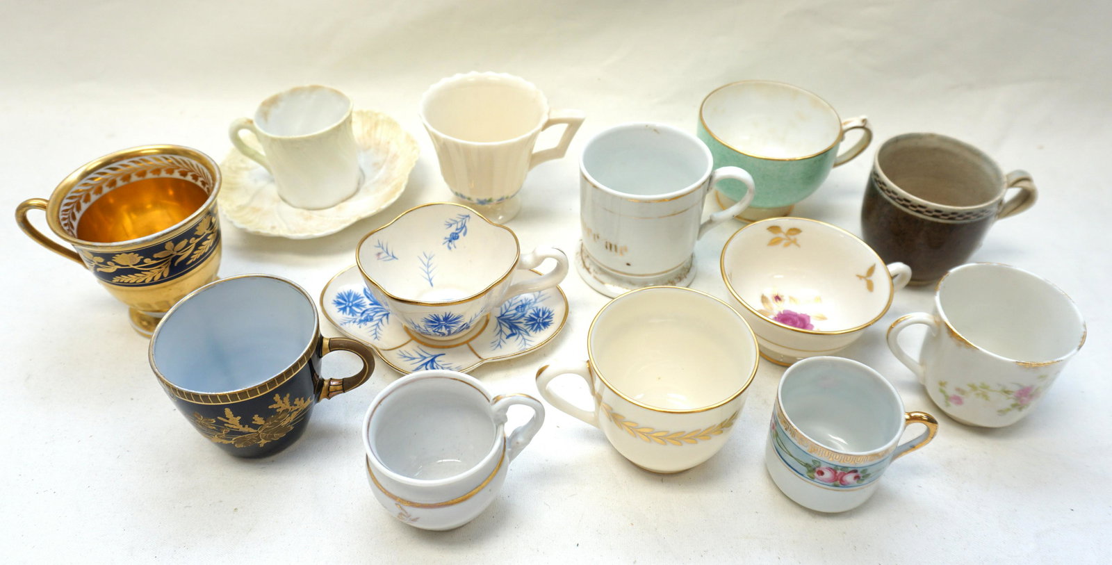 13 ANTIQUE TEA CUPS INCL LEEDS: 13 Antique and Vintage Teacups. Includes a Leeds 1790.. Weight on all 2 pds 5 oz.. PROVENANCE: The Audubon Gallery, King Street, Charleston SC