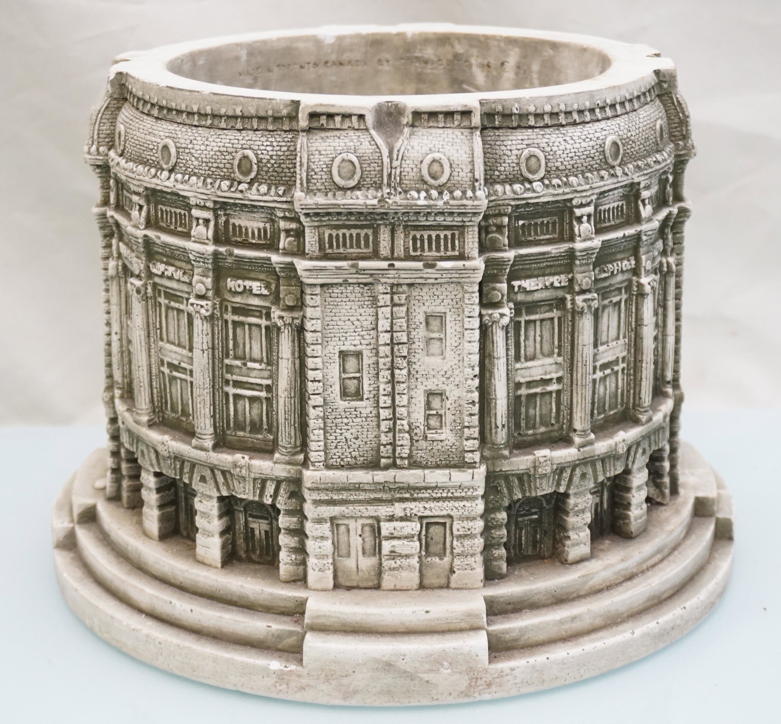 2 VINTAGE PLASTER ARCHITECTURAL PLANTER (1 of 8)