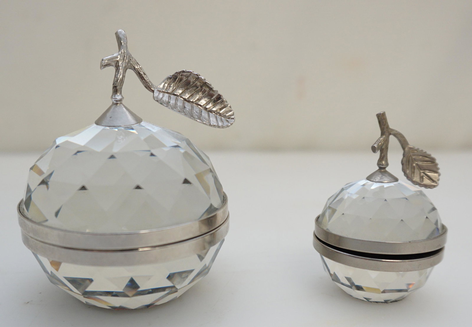 2 SWAROVSKI CRYSTAL APPLE PHOTO BOXES (1 of 6)