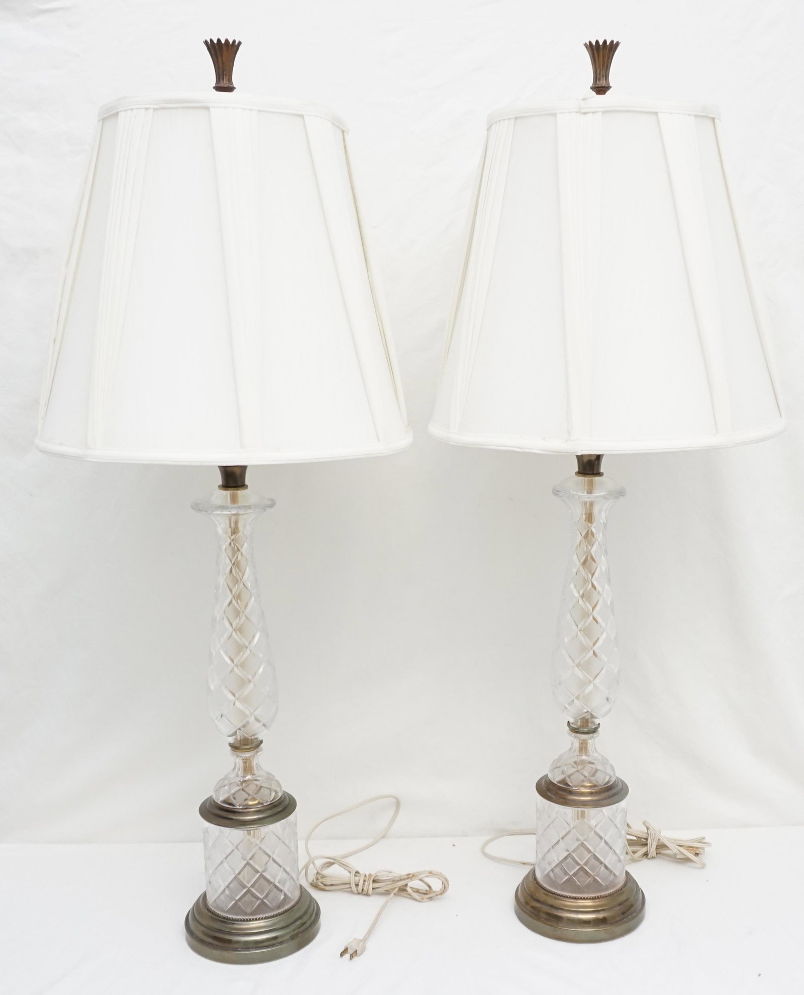 PAIR TALL CUT CRYSTAL HOLLYWOOD REGENCY TABLE LAMPS (1 of 6)