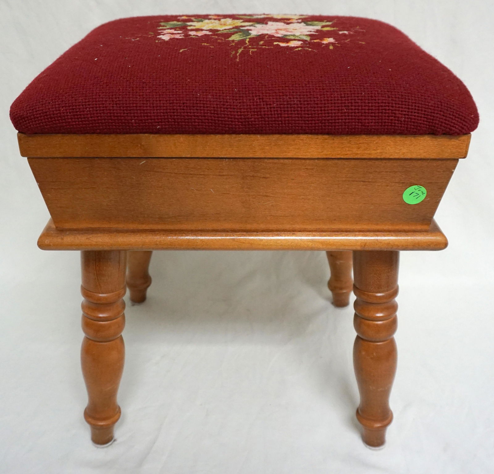 VINTAGE SEWING KIT STOOL NEEDLEPOINT TOP (1 of 8)