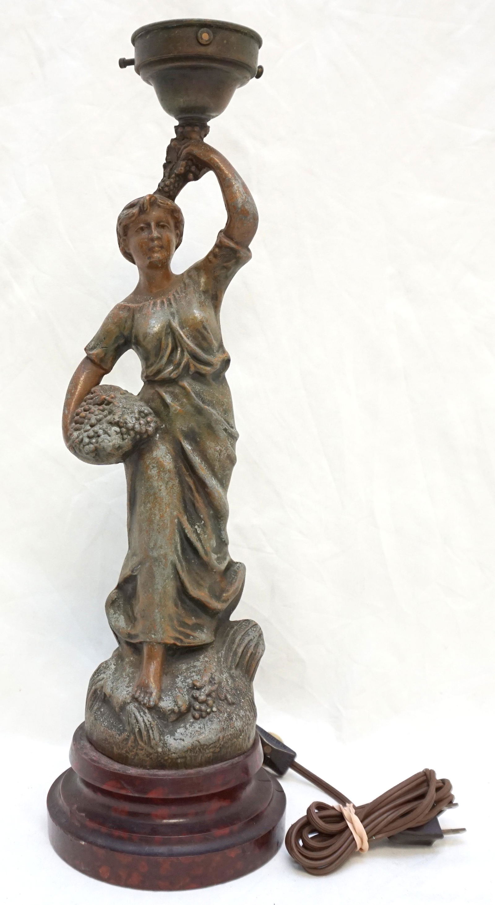 ANTIQUE FRENCH SPELTER TABLE LAMP (1 of 7)