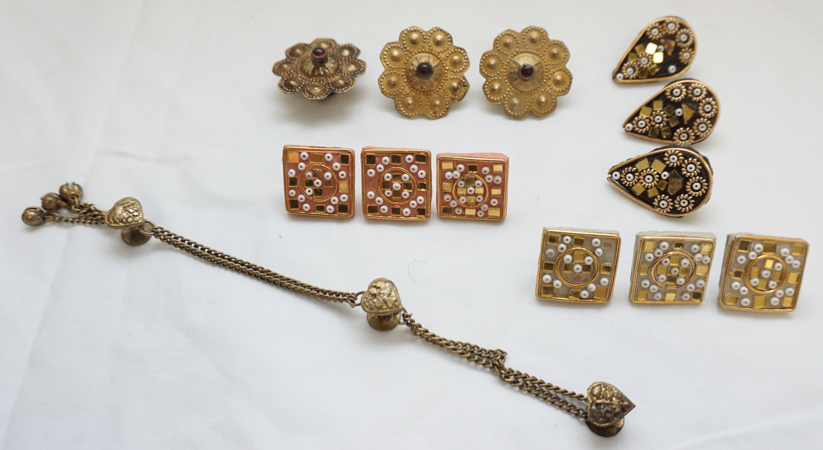 13 VINTAGE KURTA BUTTONS PAKISTAN: 13 Vintage Kurta Buttons from Pakistan / India. 4 sets of 3 and 1 Chain with 3 studs. Weight on all 4 oz.