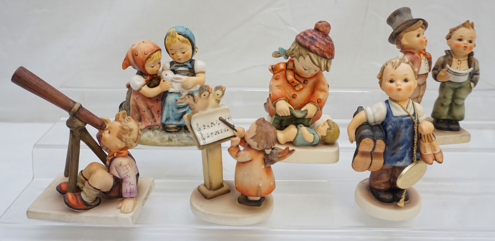 COLLECTION 6PC VINTAGE HUMMEL FIGURES (1 of 8)